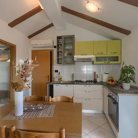 Apartments Ari And Bonnie - Cozy With Roof Terrace Pula Exterior photo
